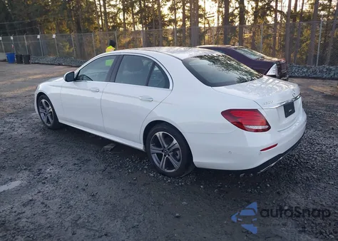 2018 Mercedes-Benz E 300 4Matic z USA, uszkodzony, nr VIN WDDZF4KB8JA393341